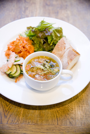 野菜たっぷりマカロニスープのランチプレート 野菜たっぷりマカロニスープのランチプレート