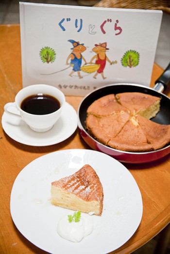 ベニールカフェ:ぐりとぐらのパンケーキセット